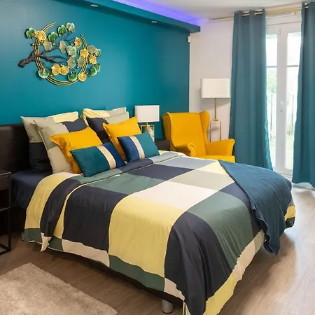 Lilya House דירה *